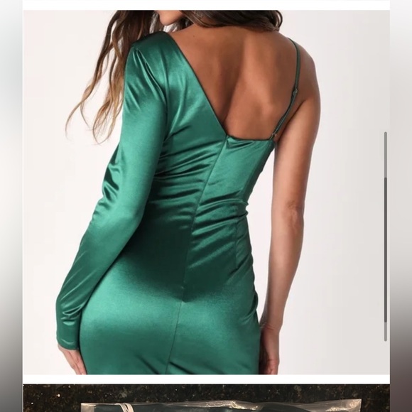 Lulus Totally Glowing Emerald Green Satin
One-Shoulder Bodycon Dress - Picture 4 of 5